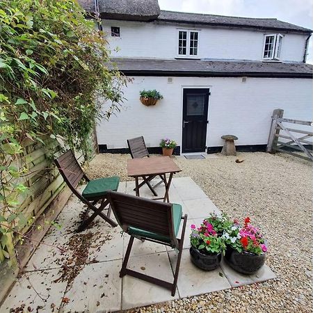 The Old Bakery Annex - Broad Hinton, Wiltshire. Exterior photo