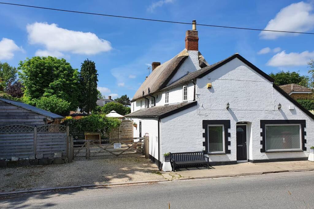 The Old Bakery Annex - Broad Hinton, Wiltshire. Exterior photo