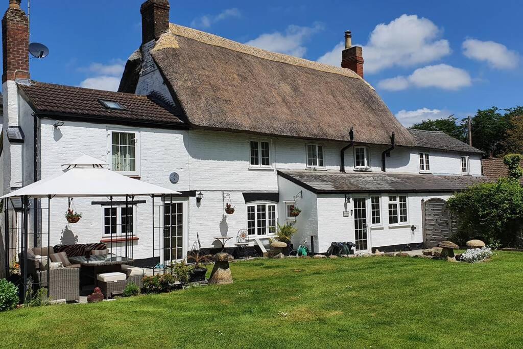 The Old Bakery Annex - Broad Hinton, Wiltshire. Exterior photo
